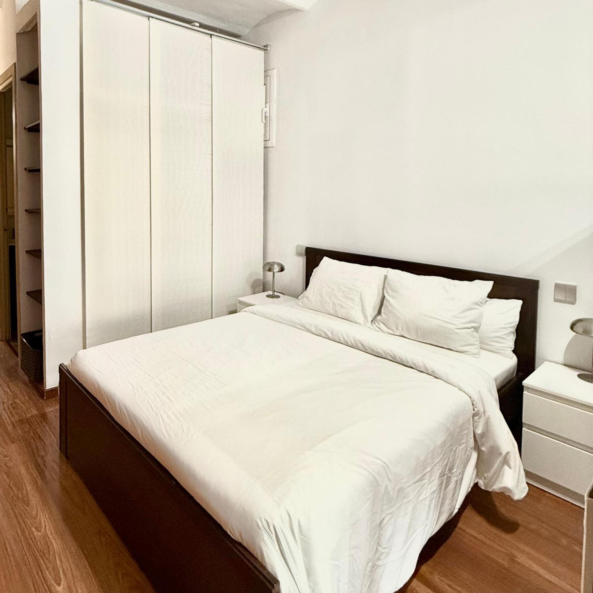 Newly Renovated Stylish Eixample - Great Location Appartamento